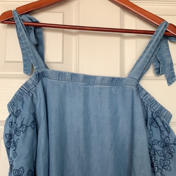 EVER NEW | Denim Embroidered Off The Shoulder Dress Sz US 6 - Picture 5 of 8
